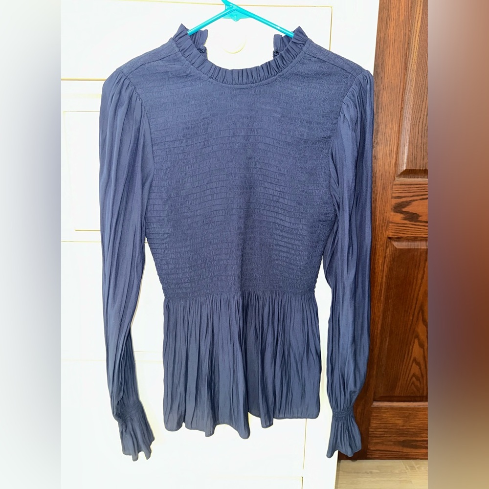 Venus size small women’s navy blouse